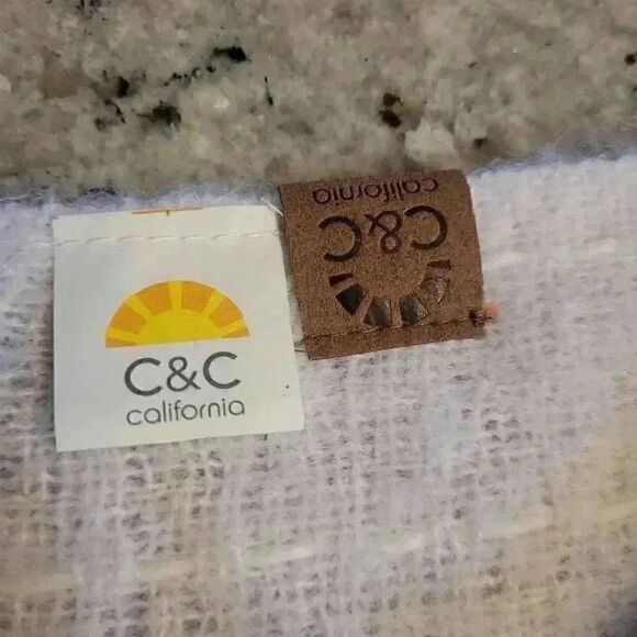 C&C California Women's Off White Textured Polyester Scarf NEW - Picture 7 of 8